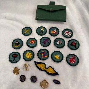 Vintage Girl Scout Badge Lot Round Patches Pins + Green Vinyl Pouch Case